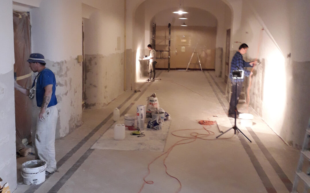 Pracownia remontowa – porządkowa odnowiła korytarze w popularnym „Sikoraku”