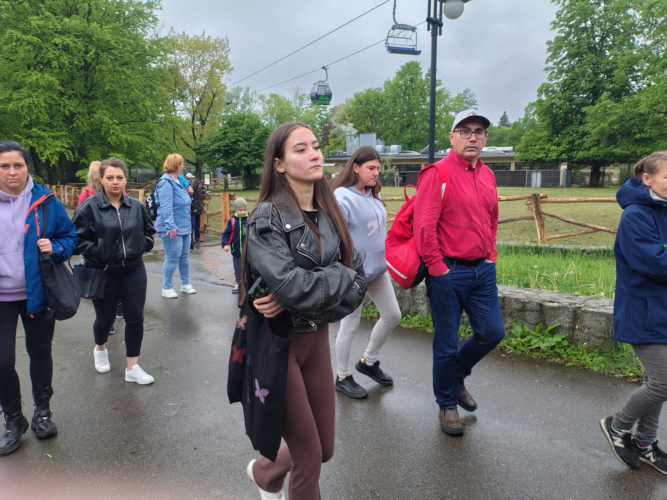 Uczestnicy podczas wizyty w Chorzowskim ZOO